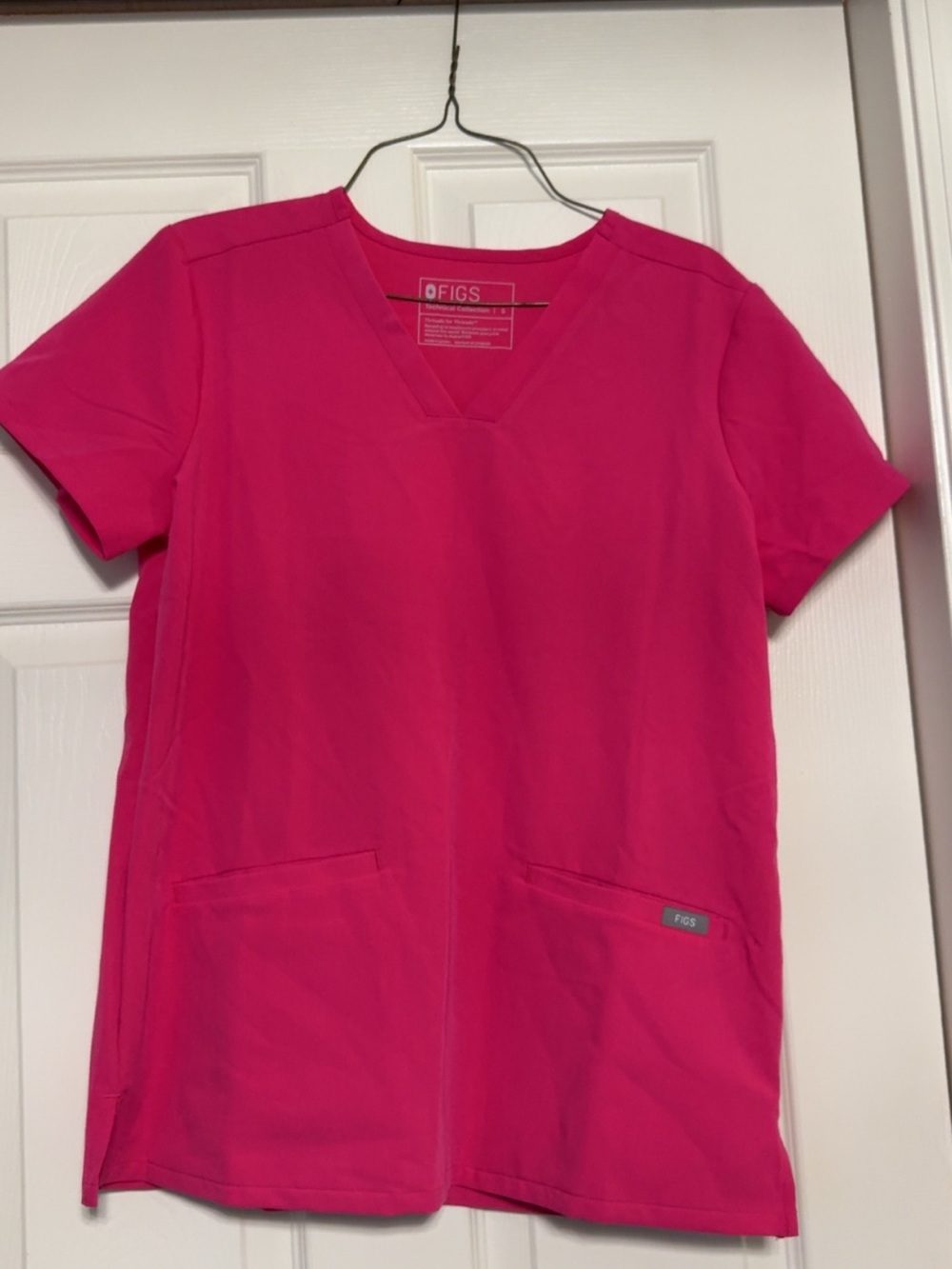 FIGS Scrub Top – Small – NWOT 💖